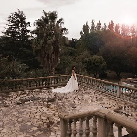 Chateau בית אירוח